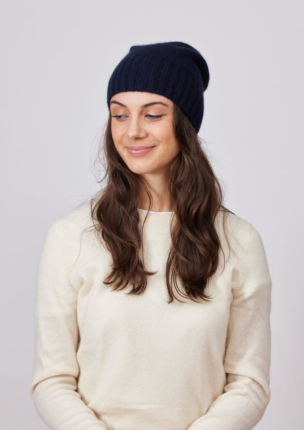 Black slouchy cashmere beanie on model looking to her right