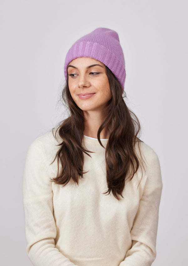 Lilac cashmere slouchy cuff beanie on model