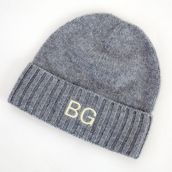 Grey cashmere beanie with embroidered letters