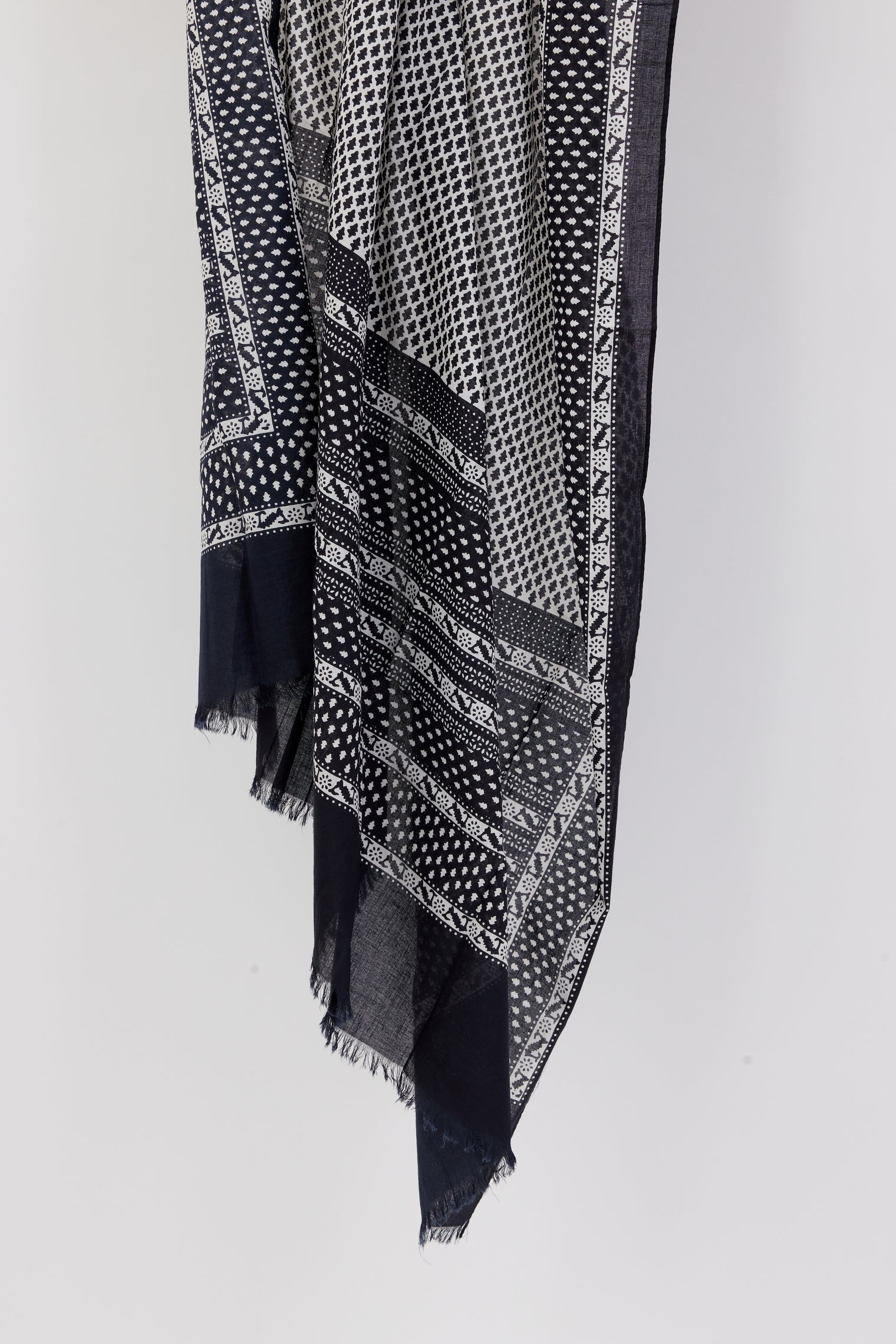 Black and white patterned sarong