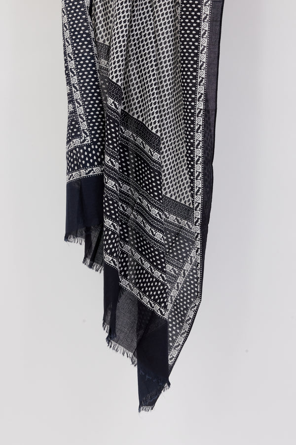 Black and white patterned sarong