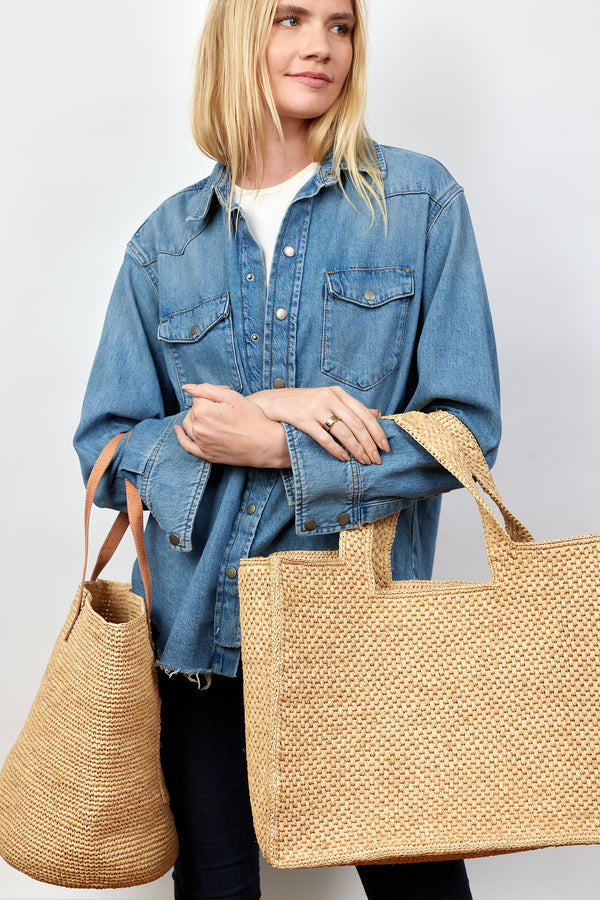 Molding holding two straw bags