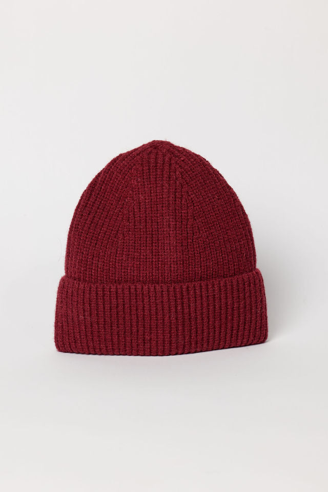 Burgundy ribbed beanie with cuff