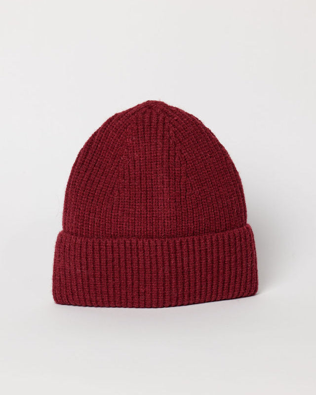 Burgundy ribbed beanie with cuff