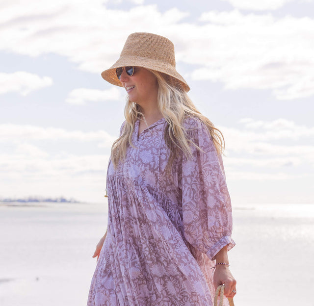 Woman in summer vacation outfit on the seaside.