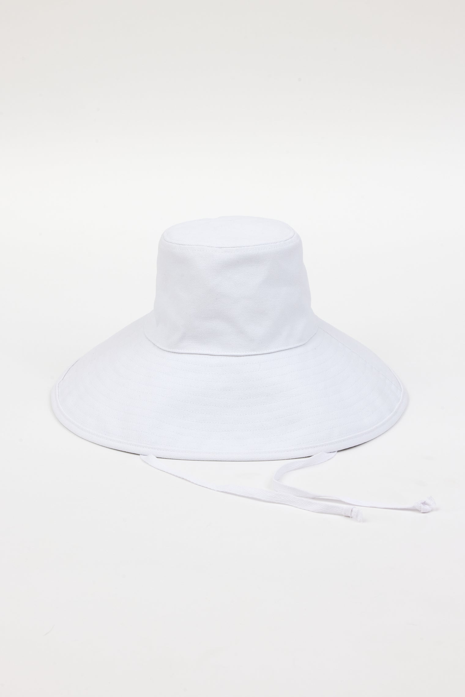 White canvas sunhat with chinstrap