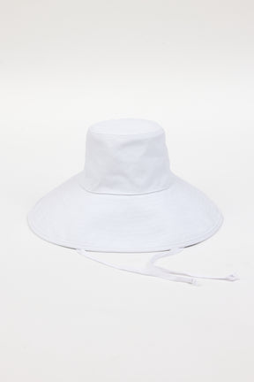 White canvas sunhat with chinstrap