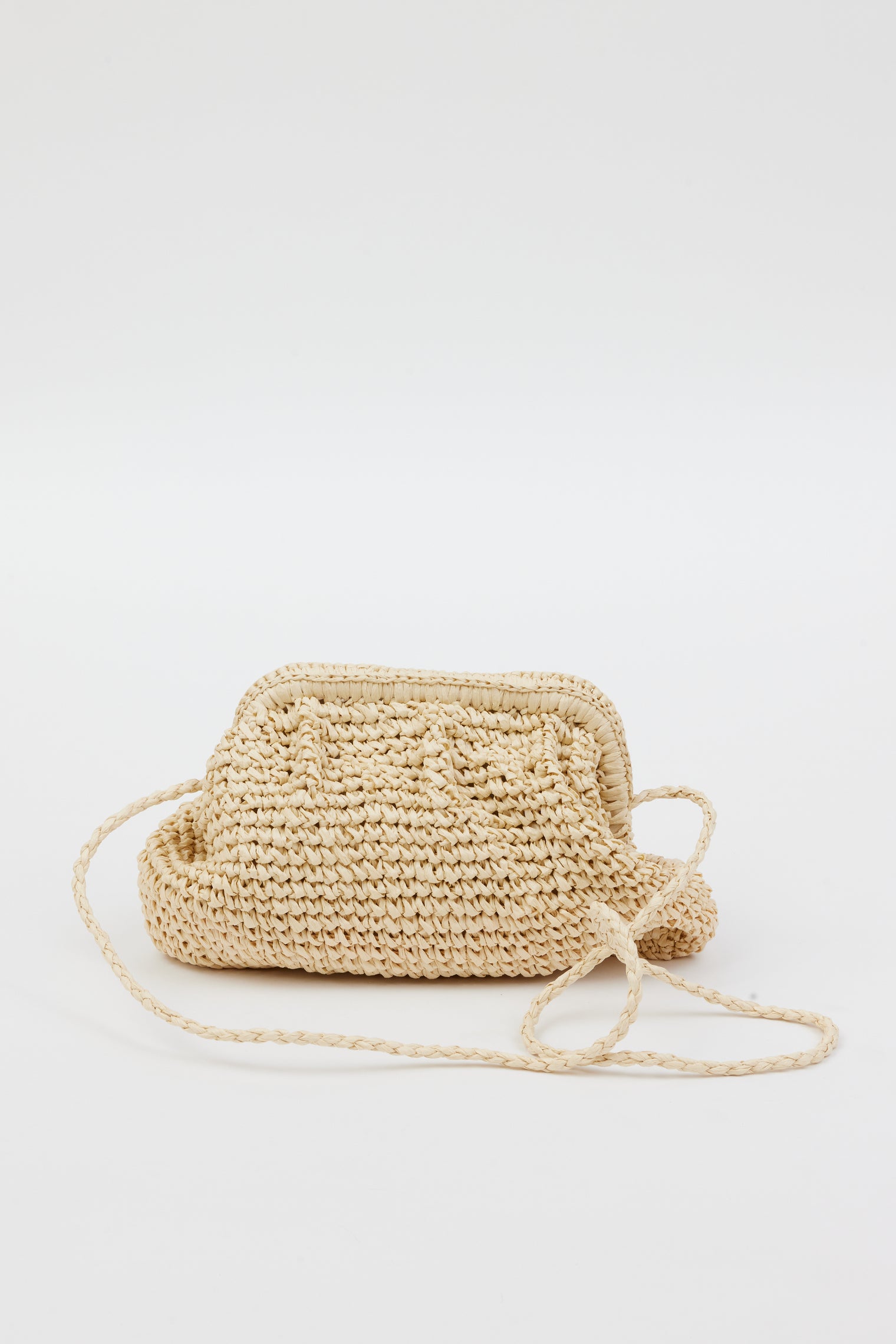 light tan straw slouchy bag with crossbody strap