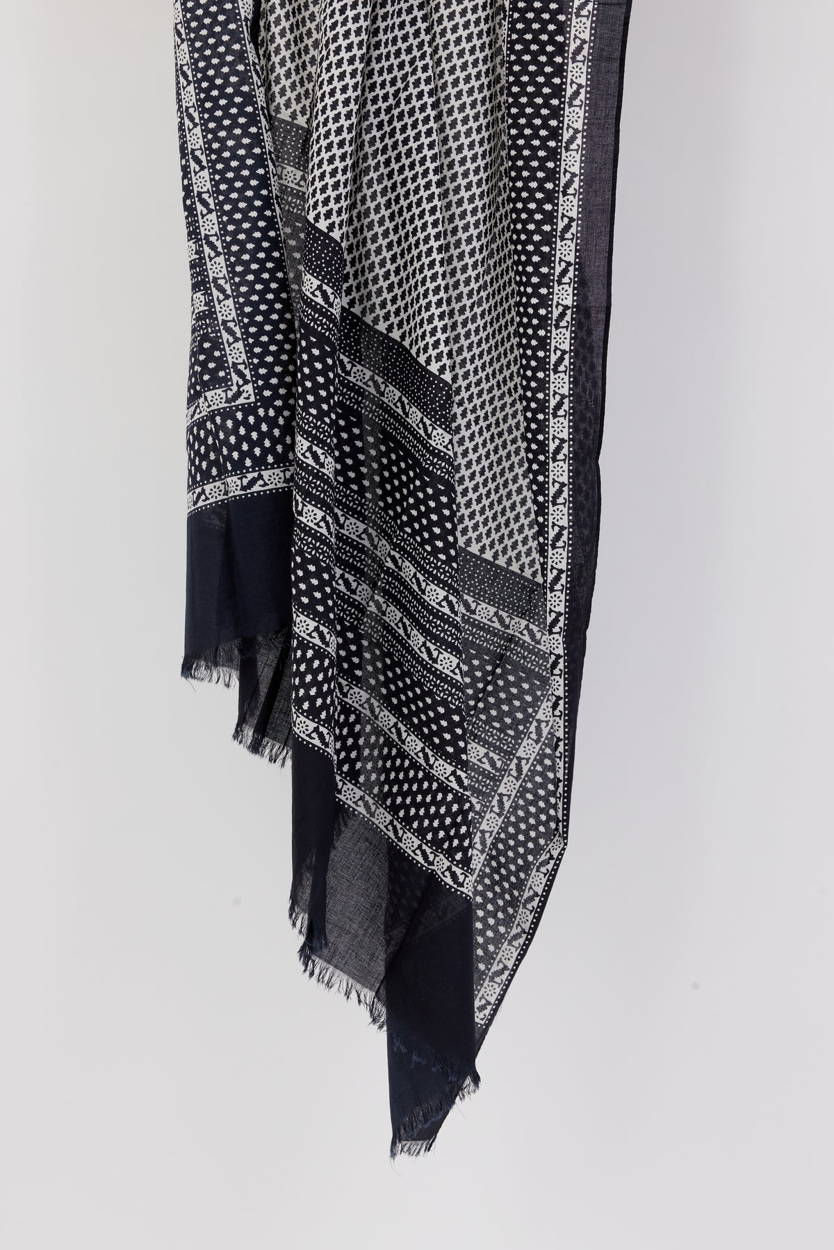Black and white patterned sarong