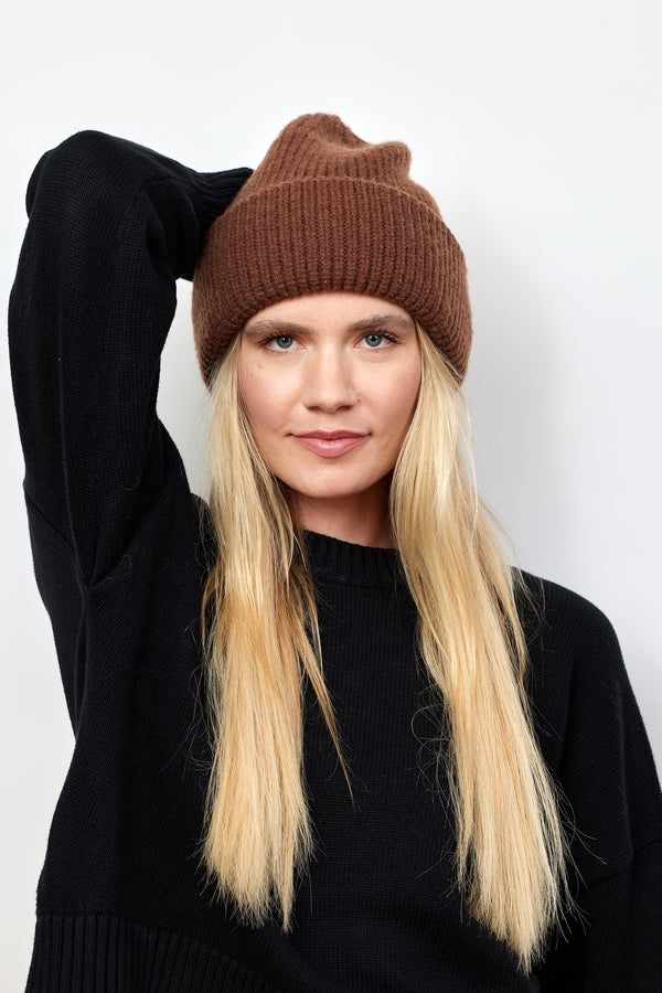 Model wearing brown knit cuffed beanie