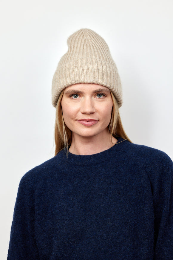 Oatmeal cashmere rib beanie on model