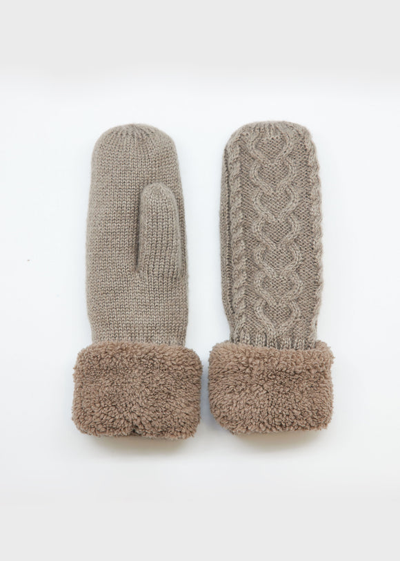 Taupe cable knit mitten