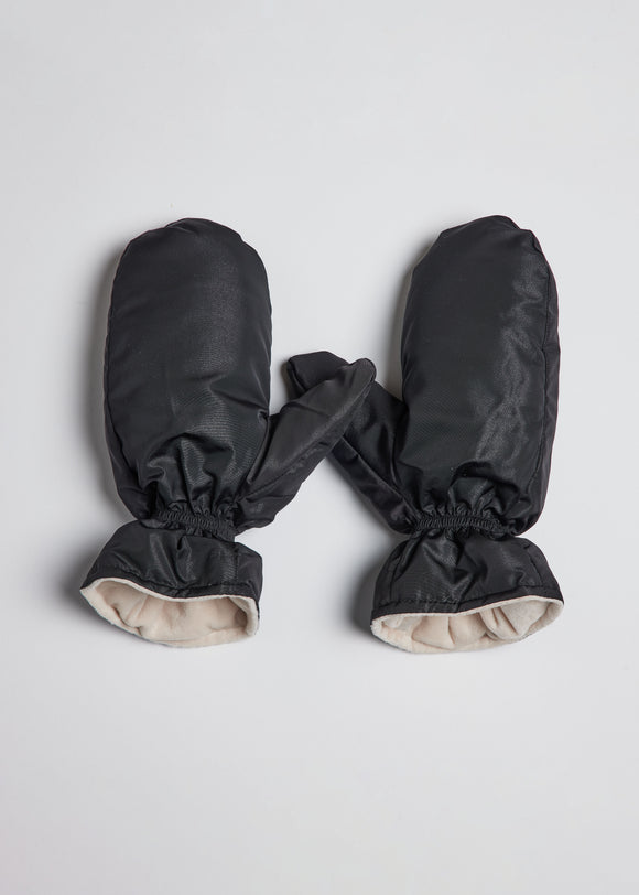 Water resistant black mittens