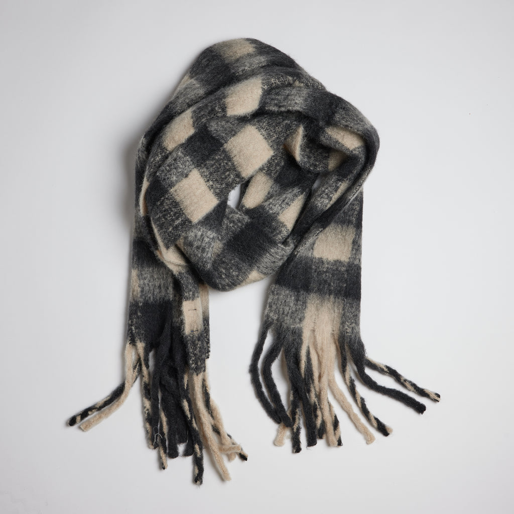Elle Plaid Scarf- Black Combo