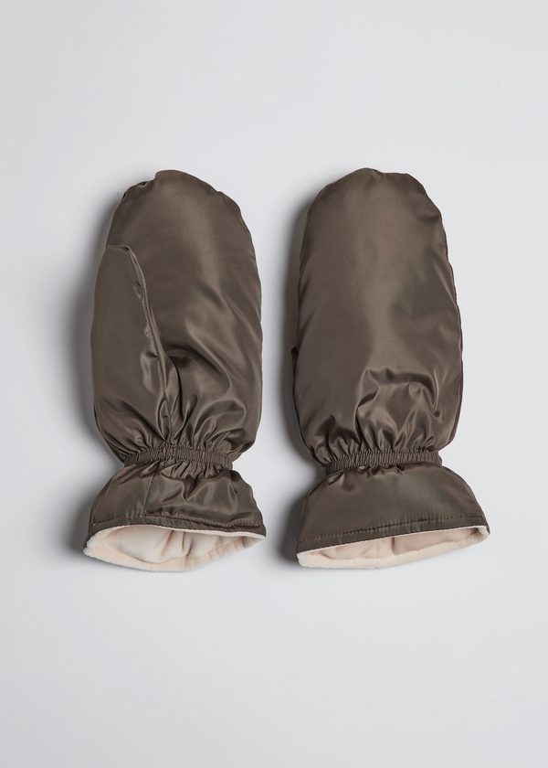 Water resistant brown mittens