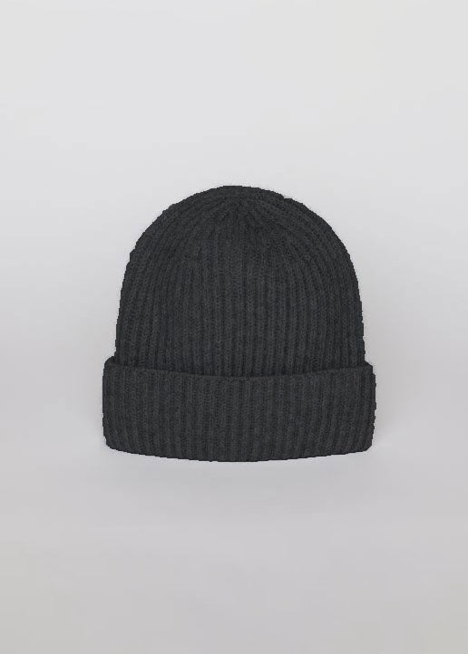 Black cashmere rib beanie