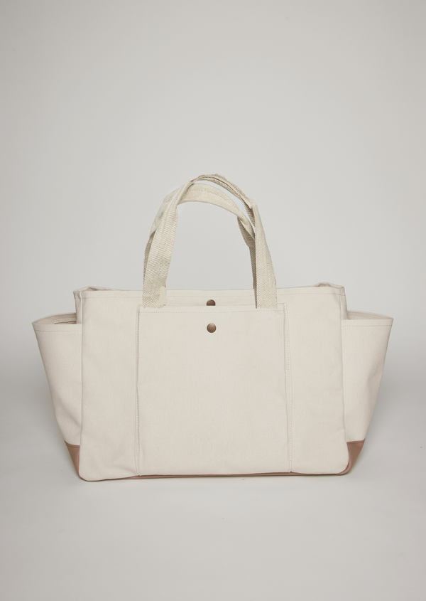 White tote with pockets