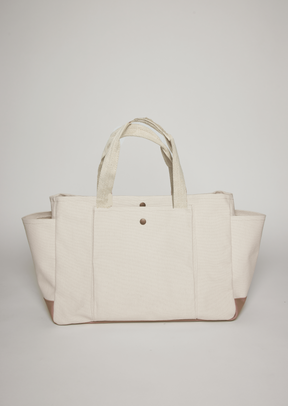 White tote with pockets