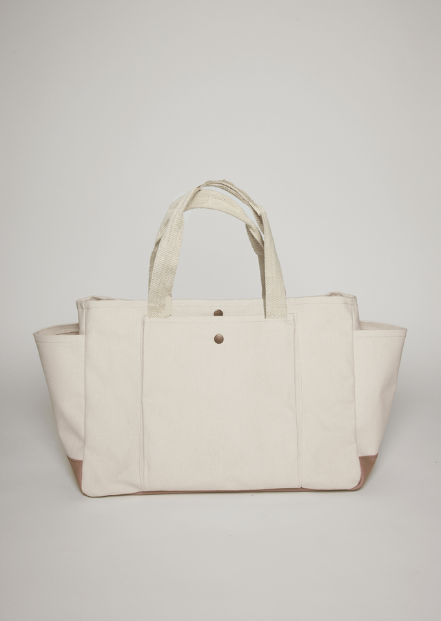 White tote with pockets
